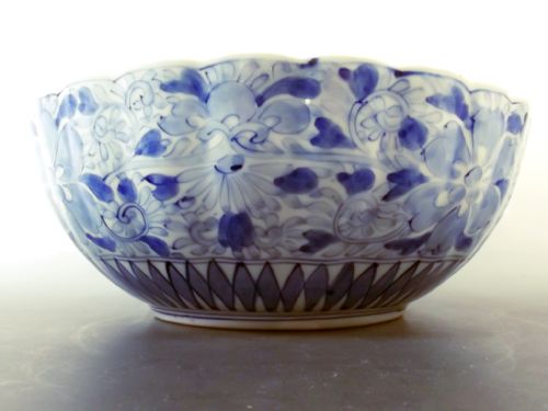 JAPANESE BLUE AND WHITE PAINTED PORCELAIN BOWL - ADDITIONAL PHOTO 4