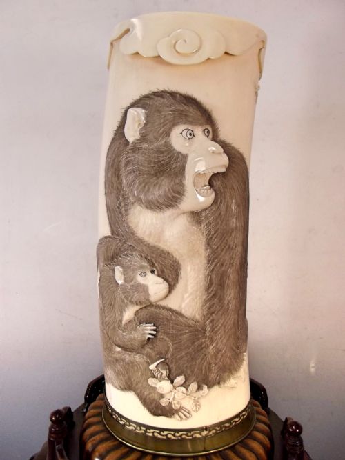 ENORMOUS JAPANESE MEIJI PERIOD CARVED TUSK VASE ON STAND - ADDITIONAL PHOTO 5