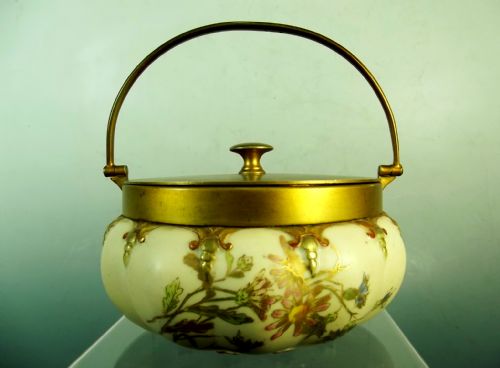 royal worcester hand painted blush ivory jar and cover - CATEGORY: ANTIQUE CERAMICS - DATED 1900