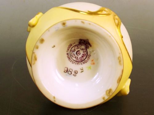 ROYAL WORCESTER HAND PAINTED BLUSH IVORY VASE - ADDITIONAL PHOTO 6