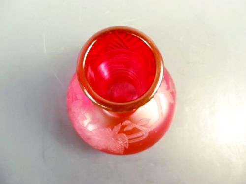 STEVENS AND WILLIAMS CRANBERRY URANIUM GLASS FAUX CAMEO VASE - ADDITIONAL PHOTO 4