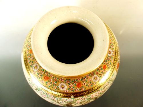 LARGE JAPANESE MEIJI PERIOD SATSUMA VASE BY KOZAN - ADDITIONAL PHOTO 6