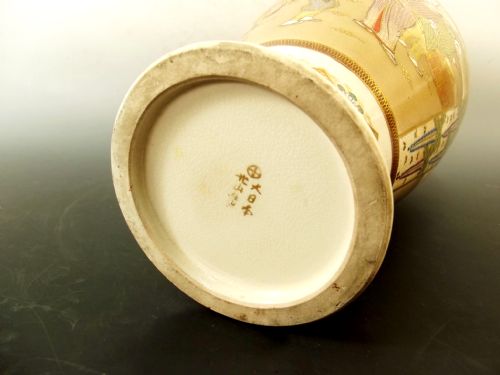 LARGE JAPANESE MEIJI PERIOD SATSUMA VASE BY KOZAN - ADDITIONAL PHOTO 9