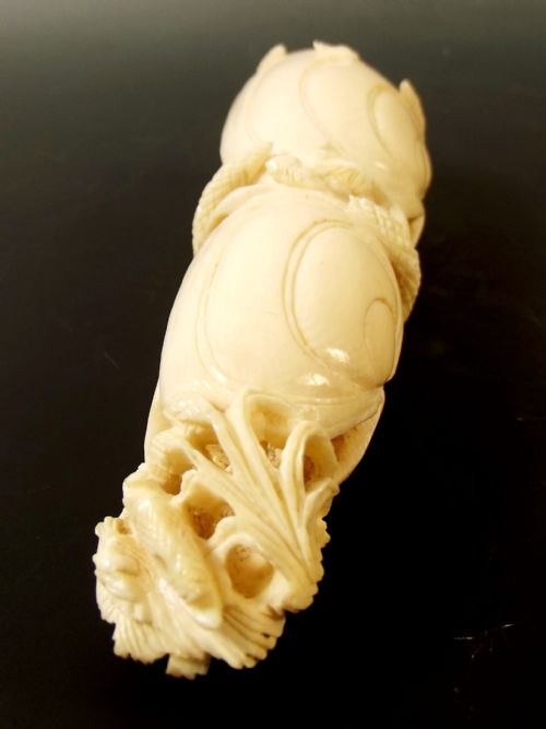 UNUSUAL CHINESE CARVED IVORY DOUBLE WORLD IN A CLAM C1900 - ADDITIONAL PHOTO 4