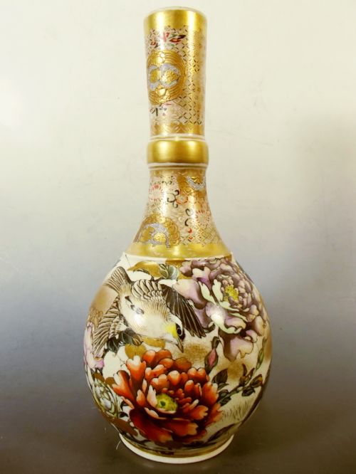 LARGE PAIR JAPANESE SATSUMA VASES BY TAIZAN - ADDITIONAL PHOTO 4