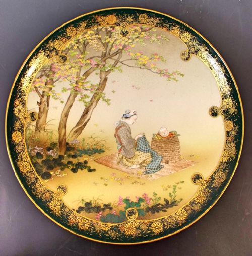 JAPANESE SATSUMA PLATE ON TEAL GROUND SIGNED KINKOZAN - ADDITIONAL PHOTO 3