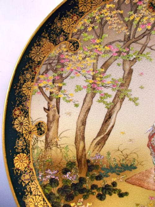 JAPANESE SATSUMA PLATE ON TEAL GROUND SIGNED KINKOZAN - ADDITIONAL PHOTO 4