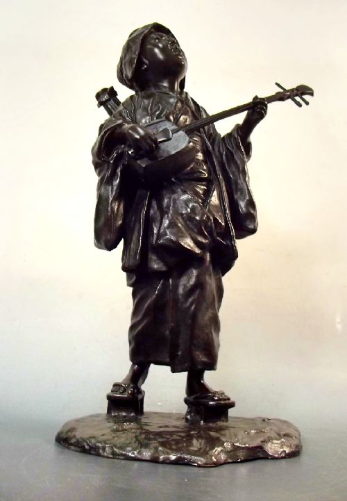 FINE JAPANESE MEIJI PERIOD TOKYO SCHOOL BRONZE SHAMISEN PLAYER OKIMONO - ADDITIONAL PHOTO 1