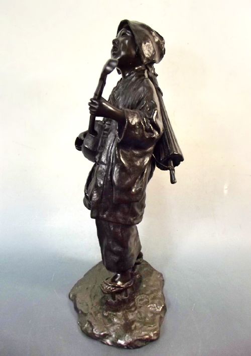 FINE JAPANESE MEIJI PERIOD TOKYO SCHOOL BRONZE SHAMISEN PLAYER OKIMONO - ADDITIONAL PHOTO 5