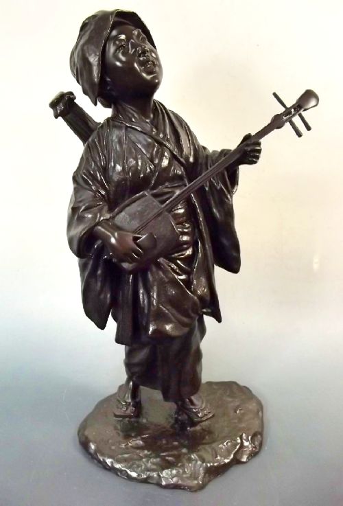 FINE JAPANESE MEIJI PERIOD TOKYO SCHOOL BRONZE SHAMISEN PLAYER OKIMONO - ADDITIONAL PHOTO 8
