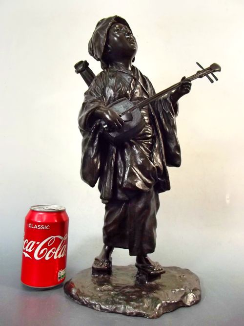 FINE JAPANESE MEIJI PERIOD TOKYO SCHOOL BRONZE SHAMISEN PLAYER OKIMONO - ADDITIONAL PHOTO 9