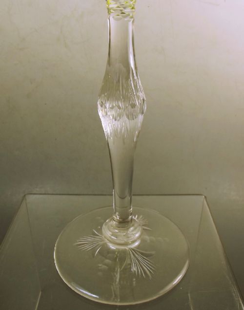 THOMAS WEBB LIME GREEN INTAGLIO CUT WINE GLASS C1890 - ADDITIONAL PHOTO 5