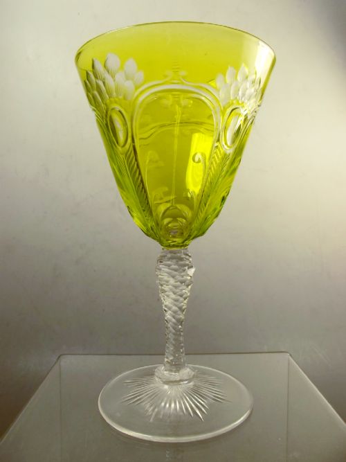 RARE THOMAS WEBB INTAGLIO CUT LIME GREEN ROCK CRYSTAL PEACOCK WINE GLASS - ADDITIONAL PHOTO 2