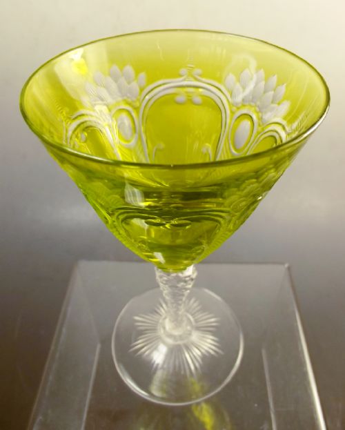RARE THOMAS WEBB INTAGLIO CUT LIME GREEN ROCK CRYSTAL PEACOCK WINE GLASS - ADDITIONAL PHOTO 3