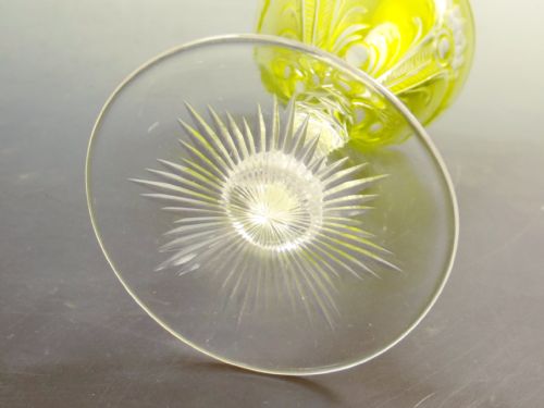 RARE THOMAS WEBB INTAGLIO CUT LIME GREEN ROCK CRYSTAL PEACOCK WINE GLASS - ADDITIONAL PHOTO 5
