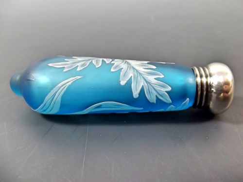 THOMAS WEBB WHITE OVER BLUE SILVER TOPPED CAMEO GLASS SCENT BOTTLE - ADDITIONAL PHOTO 2