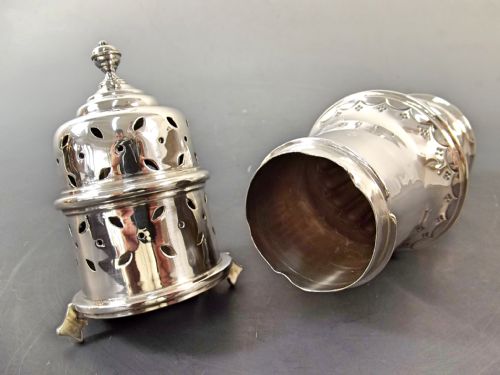 LARGE HALLMARKED SILVER SUGAR CASTER 1908 - ADDITIONAL PHOTO 5