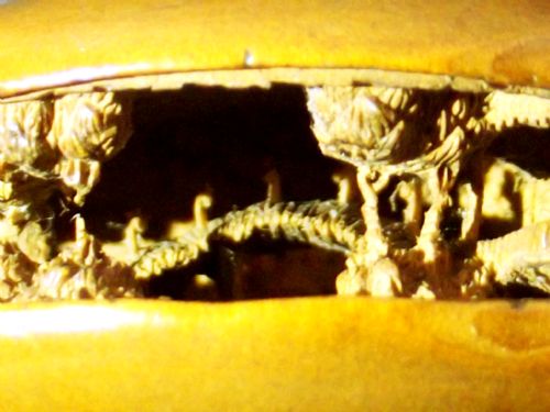 JAPANESE MEIJI PERIOD BOXWOOD WORLD IN A CLAM NETSUKE - ADDITIONAL PHOTO 5