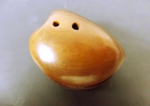 JAPANESE MEIJI PERIOD BOXWOOD WORLD IN A CLAM NETSUKE - ADDITIONAL PHOTO 8