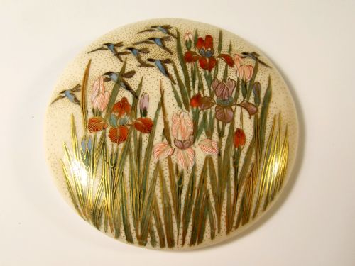 japanese satsuma earthenware hand painted brooch meiji period - CATEGORY: ANTIQUE CERAMICS - DATED 1890