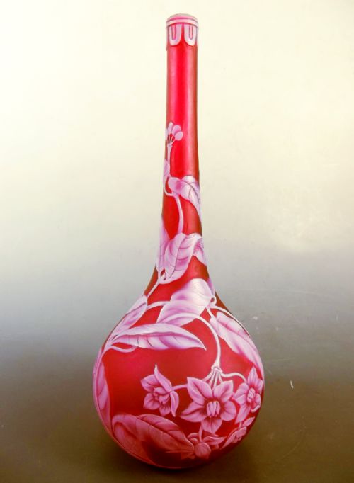 THOMAS WEBB WHITE ON RED CAMEO GLASS VASE C1890 - ADDITIONAL PHOTO 1