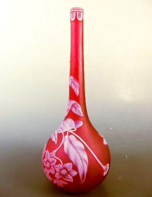 THOMAS WEBB WHITE ON RED CAMEO GLASS VASE C1890 - ADDITIONAL PHOTO 4