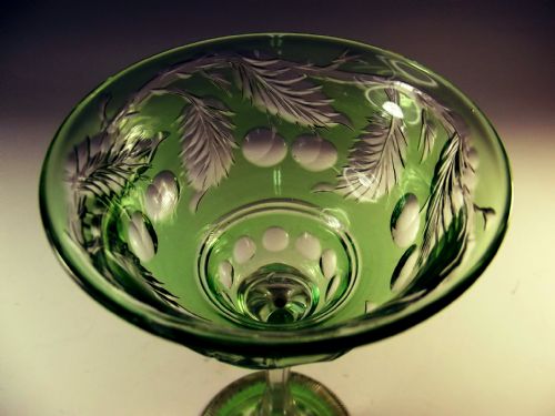 LARGE STEVENS AND WILLIAMS GREEN INTAGLIO CUT WINE GLASS JOHN ORCHARD - ADDITIONAL PHOTO 2