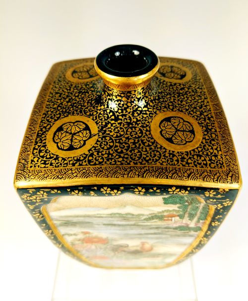 JAPANESE MEIJI PERIOD SATSUMA VASE WITH TEAL GROUND BY SHUZAN - ADDITIONAL PHOTO 8