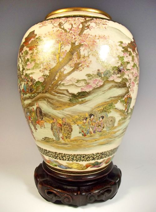 JAPANESE MEIJI PERIOD SATSUMA POTTERY VASE ON STAND - ADDITIONAL PHOTO 1