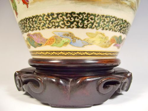 JAPANESE MEIJI PERIOD SATSUMA POTTERY VASE ON STAND - ADDITIONAL PHOTO 8