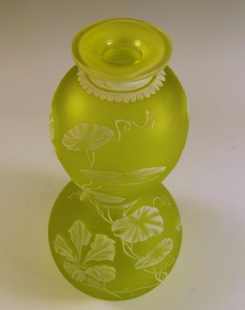 VICTORIAN STOURBRIDGE THOMAS WEBB GOURD CAMEO GLASS VASE - ADDITIONAL PHOTO 3