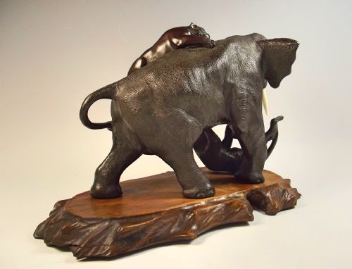 JAPANESE MEIJI PERIOD BRONZE ELEPHANT AND TIGER OKIMONO - ADDITIONAL PHOTO 4