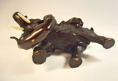 JAPANESE MEIJI PERIOD BRONZE ELEPHANT AND TIGER OKIMONO - ADDITIONAL PHOTO 8
