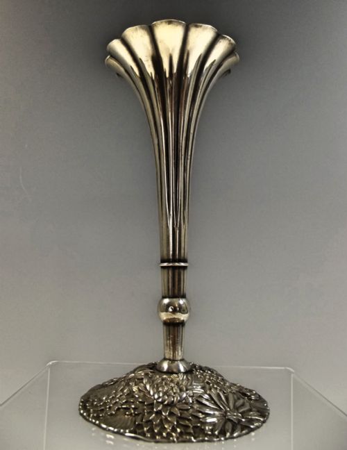 JAPANESE MEIJI PERIOD PURE SILVER CHRYSANTHEMUM VASE BY KONOIKE - ADDITIONAL PHOTO 1