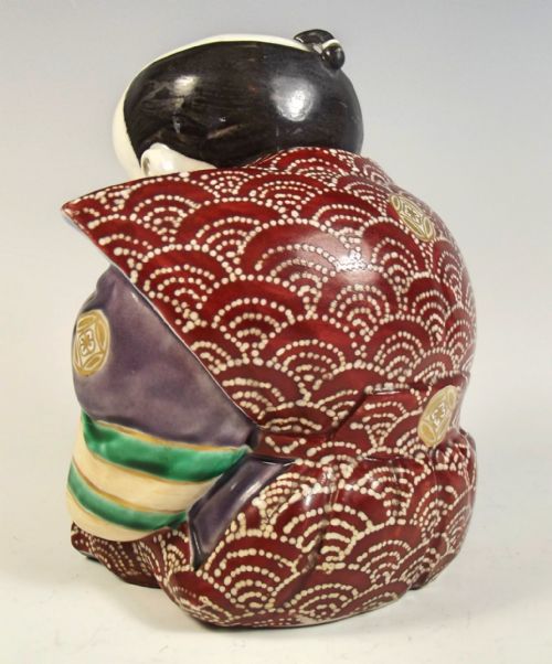 JAPANESE MEIJI PERIOD KUTANI PORCELAIN MAN WITH FAN - ADDITIONAL PHOTO 2