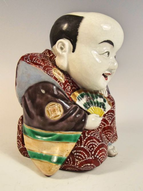 JAPANESE MEIJI PERIOD KUTANI PORCELAIN MAN WITH FAN - ADDITIONAL PHOTO 3