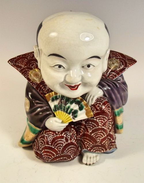 JAPANESE MEIJI PERIOD KUTANI PORCELAIN MAN WITH FAN - ADDITIONAL PHOTO 5