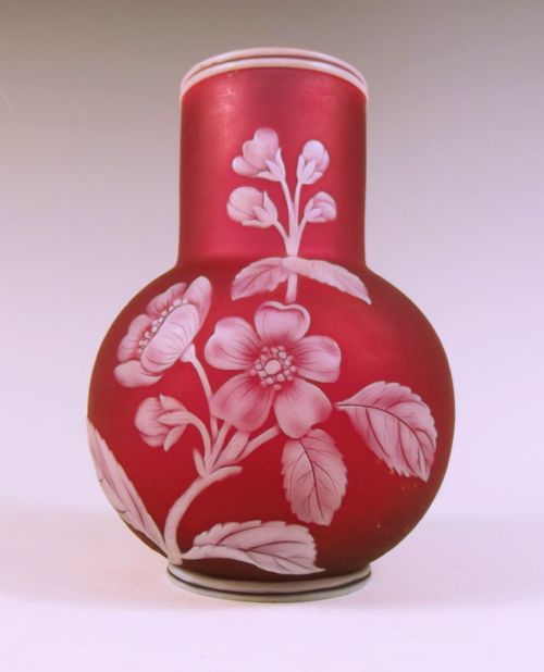 THOMAS WEBB WHITE OVER RED CAMEO GLASS VASE - ADDITIONAL PHOTO 3