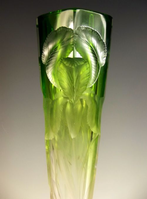 LARGE MOSER GREEN TINT TO CLEAR INTAGLIO CUT GLASS IRIS VASE - ADDITIONAL PHOTO 5