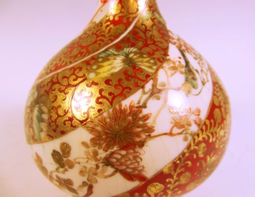 PAIR OF JAPANESE MEIJI PERIOD KUTANI PORCELAIN VASES - ADDITIONAL PHOTO 4