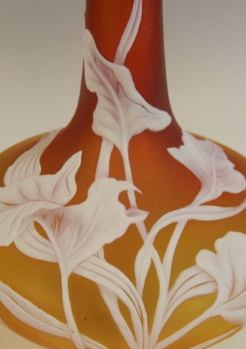 THOMAS WEBB WHITE ON OCHRE CAMEO GLASS PEACE LILY VASE - ADDITIONAL PHOTO 5