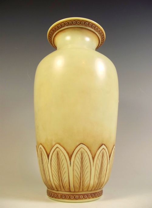 THOMAS WEBB AND SONS OLD IVORY CAMEO GLASS VASE - ADDITIONAL PHOTO 4