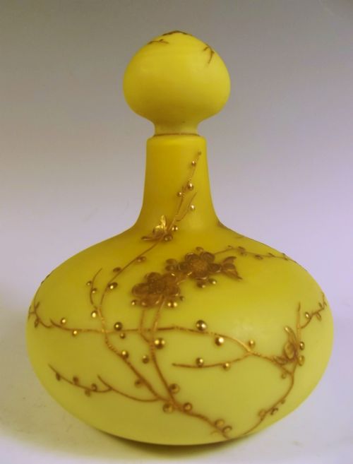 bohemian caramel burmese glass scent bottle with gilt decoration - CATEGORY: ANTIQUE GLASS - DATED 1890