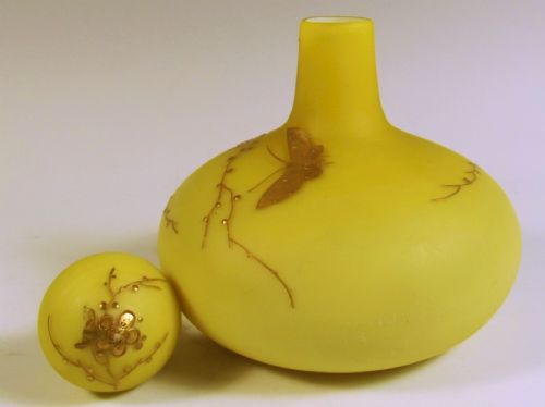 BOHEMIAN CARAMEL BURMESE GLASS SCENT BOTTLE WITH GILT DECORATION - ADDITIONAL PHOTO 3