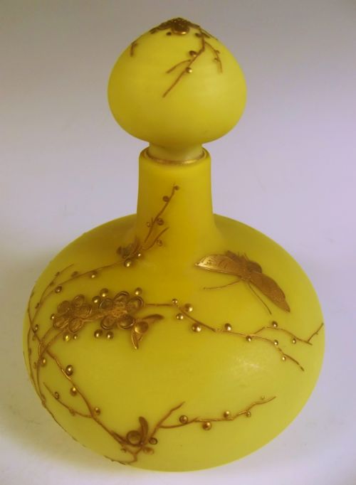 BOHEMIAN CARAMEL BURMESE GLASS SCENT BOTTLE WITH GILT DECORATION - ADDITIONAL PHOTO 4