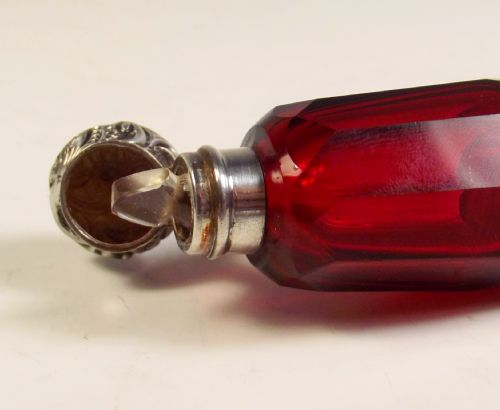 19TH C TAPERED CRANBERRY GLASS DOUBLE ENDED SCENT BOTTLE - ADDITIONAL PHOTO 2
