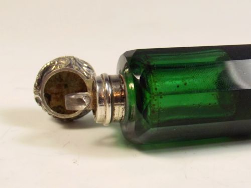 19TH C GREEN GLASS DOUBLE ENDED SCENT BOTTLE - ADDITIONAL PHOTO 2