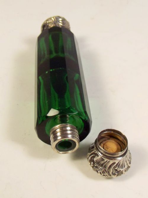 19TH C GREEN GLASS DOUBLE ENDED SCENT BOTTLE - ADDITIONAL PHOTO 3