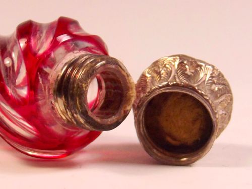 19TH C BOHEMIAN OVERLAY GLASS SILVER DOUBLE ENDED SCENT BOTTLE - ADDITIONAL PHOTO 2