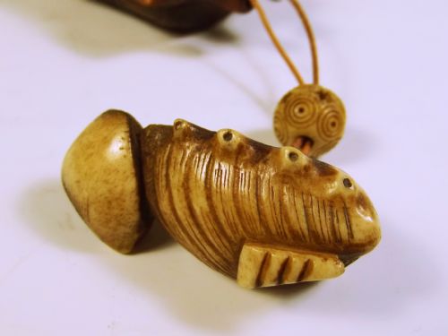 JAPANESE MEIJI PERIOD TOBACCO BOX WITH NETSUKE - ADDITIONAL PHOTO 1